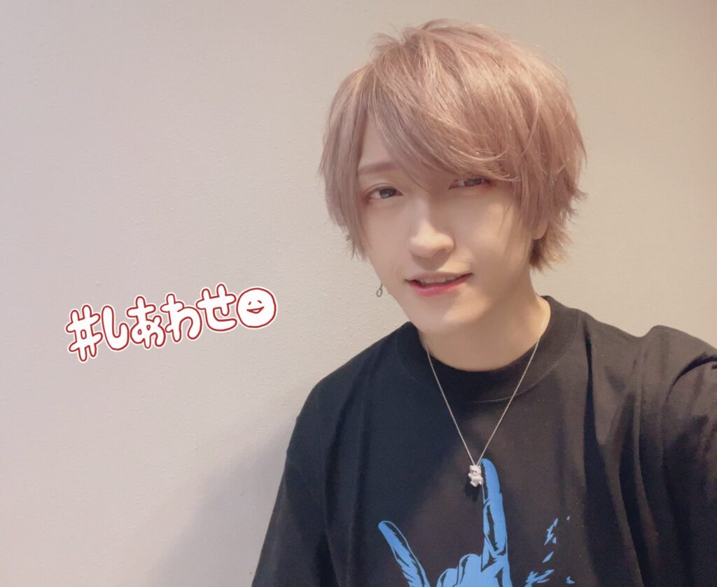 Fom9CTqaAAA 89Q - 不破湊の前世(中の人)は実況者のカフェイン！顔バレがイケメンで年齢や身長は？