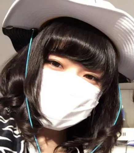 有名Vtuberの顔バレ一覧!前世・中の人の実年齢のプロフィールまとめ! まかだみあ顔画像1 - 有名Vtuberの顔バレ一覧!前世・中の人の実年齢のプロフィールまとめ!