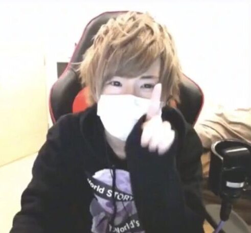 %E3%81%99%E3%81%A8%E3%81%B7%E3%82%8A %E3%81%93%E3%82%8D%E3%82%93 %E3%82%AB%E3%83%A1%E3%83%A9%E6%9E%A0 e1764201904984 - ころんくんの加工無し顔バレ画像！本名が橋本匡史説や結婚で炎上の真相は？