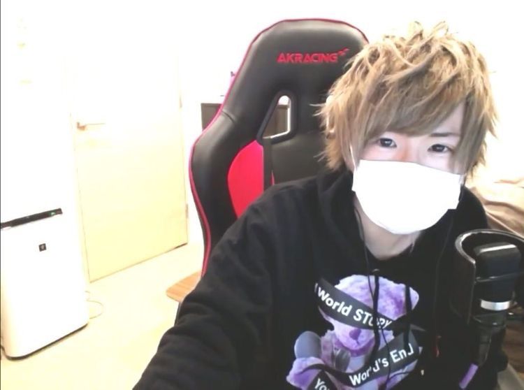 2428fd346c54d410e9c9d6fc0b682aef - ころんくんの加工無し顔バレ画像！本名が橋本匡史説や結婚で炎上の真相は？