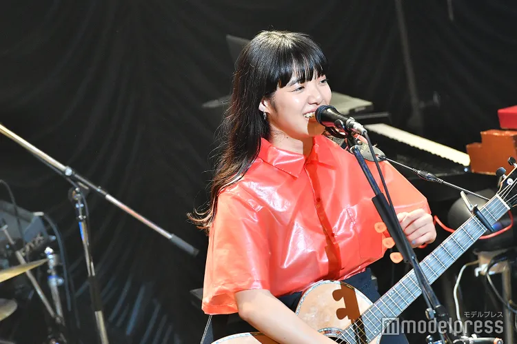 あいみょんの本名は森井愛美!身長は逆サバで実家が金持ち? あいみょんさんギター - あいみょんの本名は森井愛美!身長は逆サバで実家が金持ち?