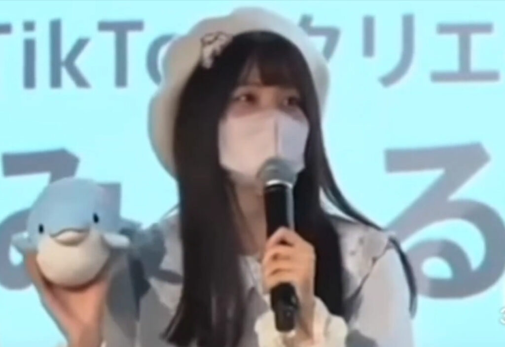 %E3%83%80%E3%82%A6%E3%83%B3%E3%83%AD%E3%83%BC%E3%83%89 18 - みいるかの顔バレが可愛すぎる！持病の病名や年齢・本名を調査！