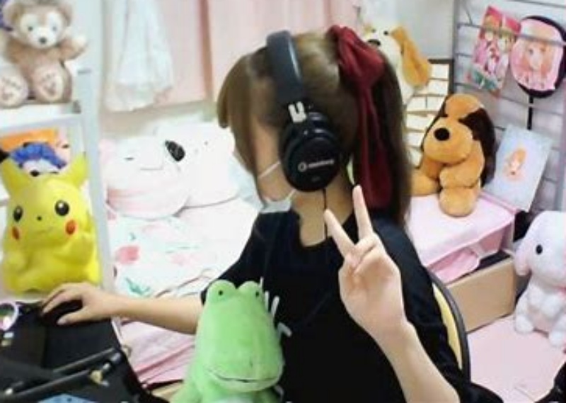 km2 - 星川サラの顔バレ理由は大学のリーク！炎上理由のスタバ事件や初配信の低評価も解説！