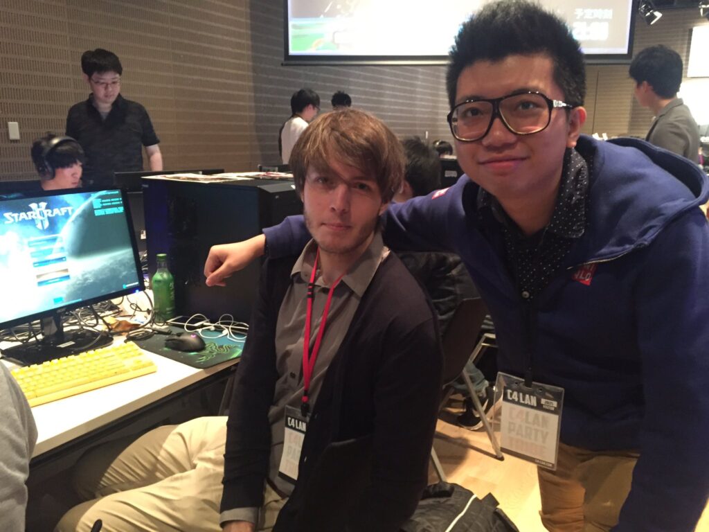 C 5Iu1ZXUAQiE1L - 葛葉(そにろじ)は顔バレでイケメン確定！マスク無しの素顔やハーフ説の真相は？