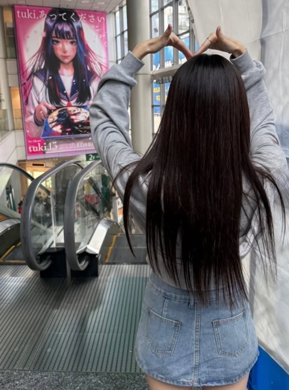 b1b1bca0 be2a 43df 9df3 eb08e33d3b78 - tuki.の顔バレ理由は月美月の特定とコレコレ？紅白で素顔が見えた！？