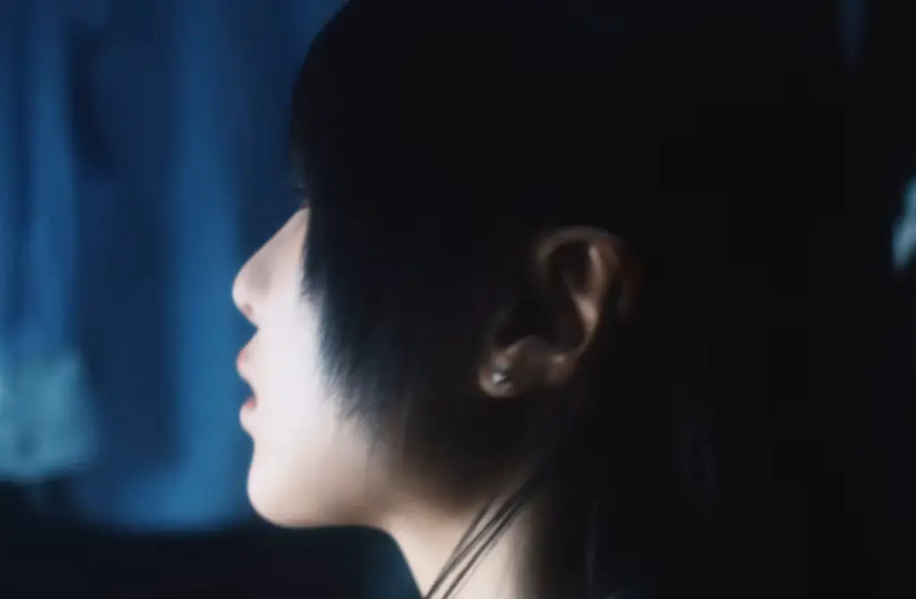 Adoが素顔をビバリウムMVで公開!画像は本人?素顔を見た人の感想まとめ! 58aa558d 7ebe 416f 8386 69c7385bd572 - Adoが素顔をビバリウムMVで公開!画像は本人?素顔を見た人の感想まとめ!