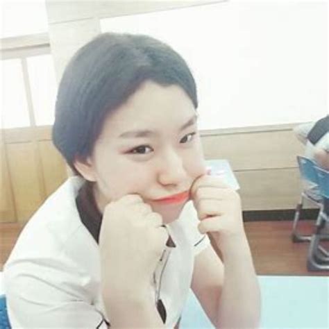 猫汰つなの中の人の顔バレが超美人!前世はにじさんじで実年齢は何歳? nubora - 猫汰つなの中の人の顔バレが超美人!前世はにじさんじで実年齢は何歳?