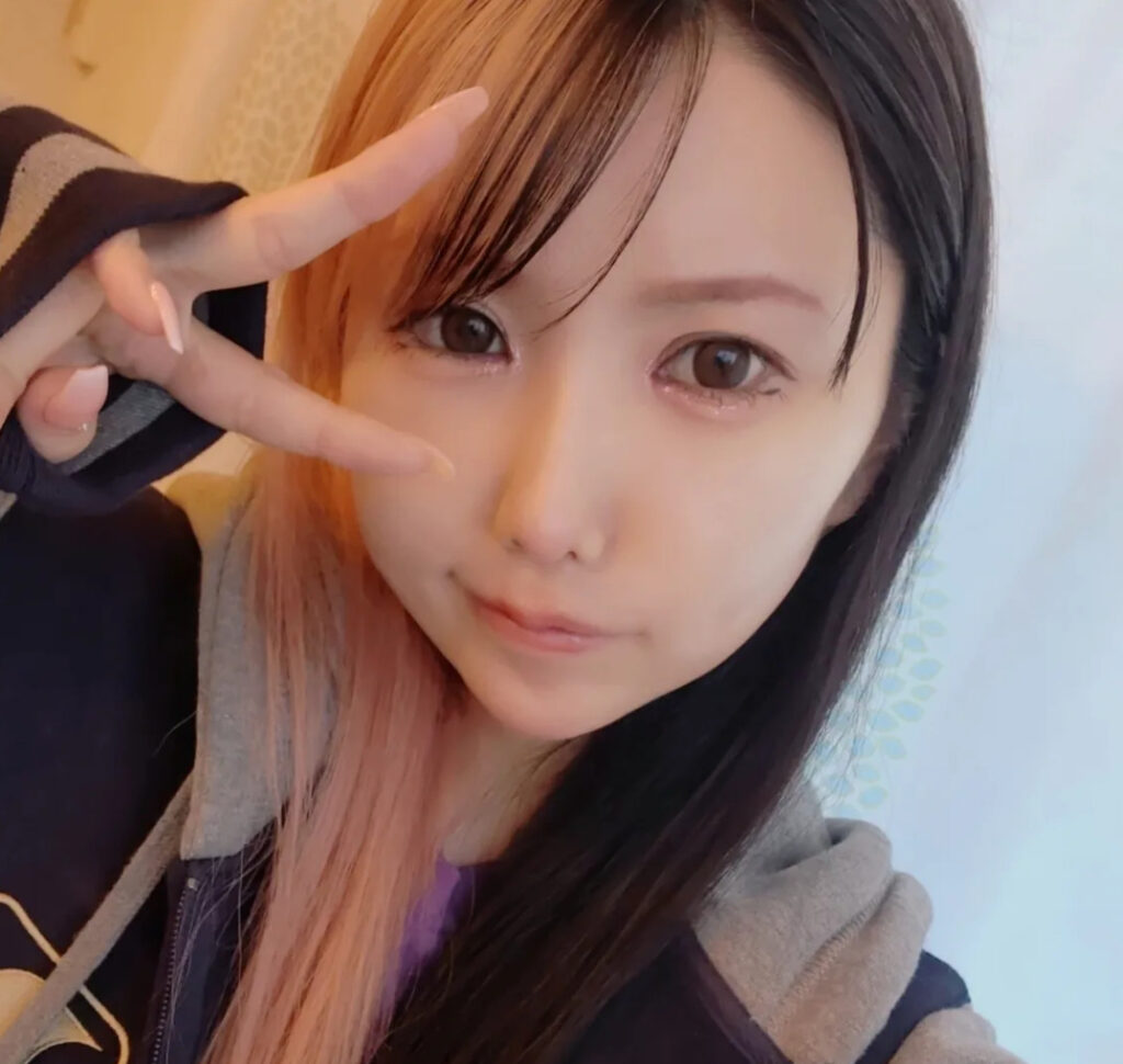 perolinaface - 兎味ペロリナの素顔がかわいい！すっぴんや年齢、本名のプロフィールも調査！